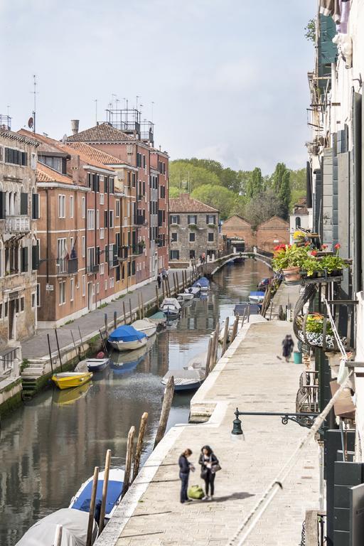 Grand Palace Venice Canal View Apartment Bagian luar foto